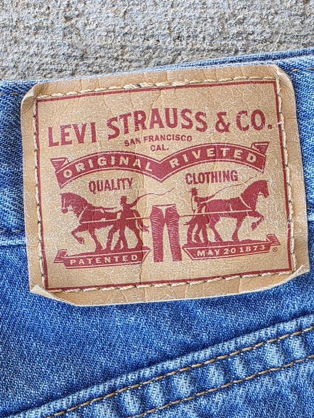 Levi’s High Waisted Straight Jeans Distressed W28